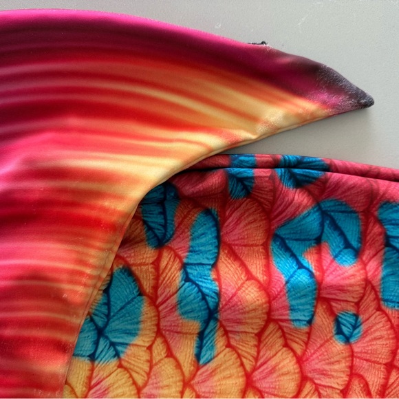 Mertailor “Guppy” Mermaid Tail for Swimming - Picture 4 of 9